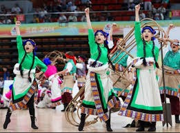 由于两名右后卫均受伤，费德里科·巴尔韦德需代打该位置，卡马文加将顶替他在中场的位置。@diarioas 来源：Madrid Zone